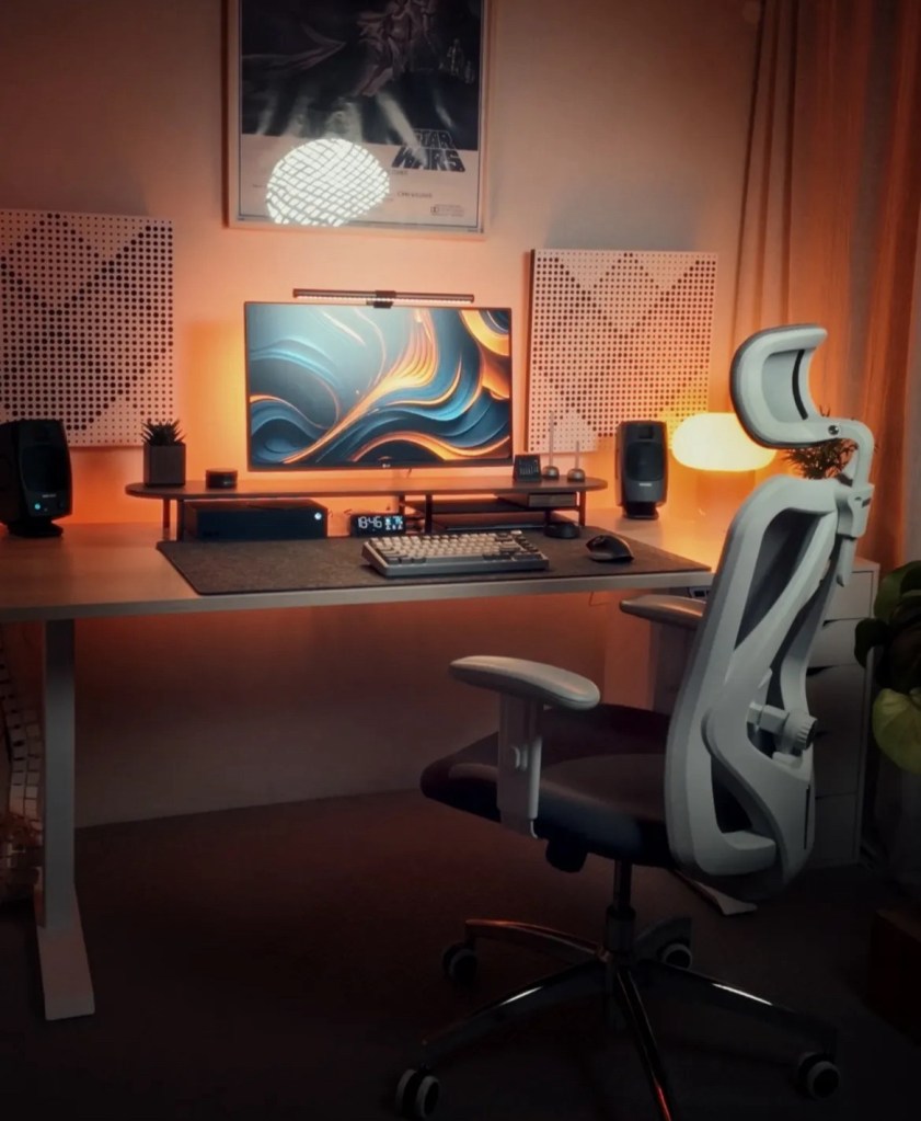 An office desk where an entrepreneur or business owner gets to work on their side hustle or business 